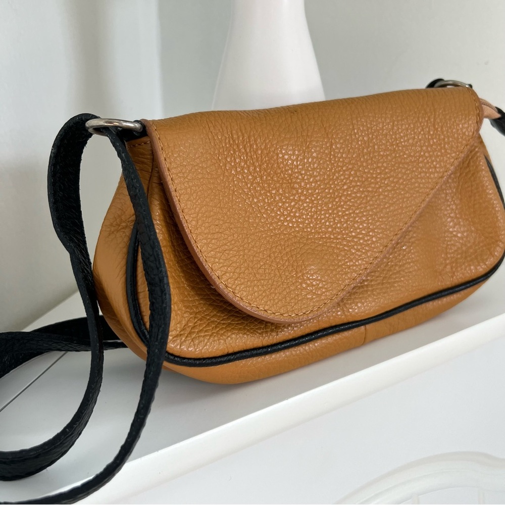Borse In Pelle Pebbled Leather Orange Cognac Asymmetric Saddle Shoulder Bag - Picture 2 of 13